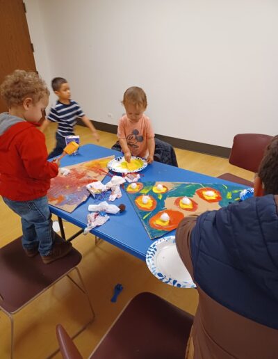 kids working on giant pizza painting program